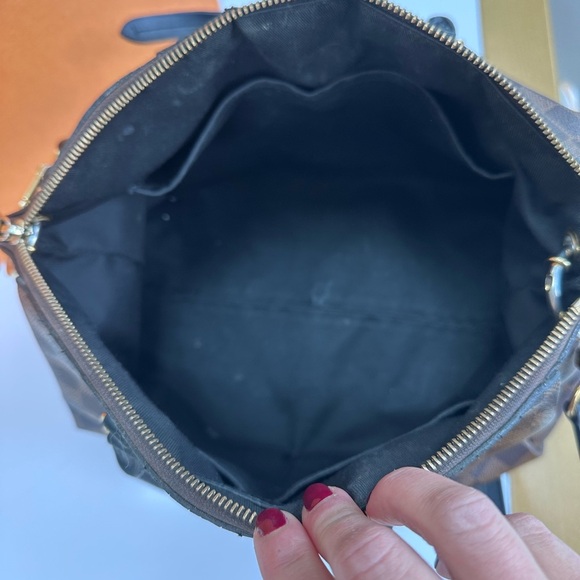 Louis Vuitton - Picture 6 of 14